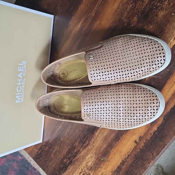 Michael Kors Women Slip-ons - Picture 3 of 9